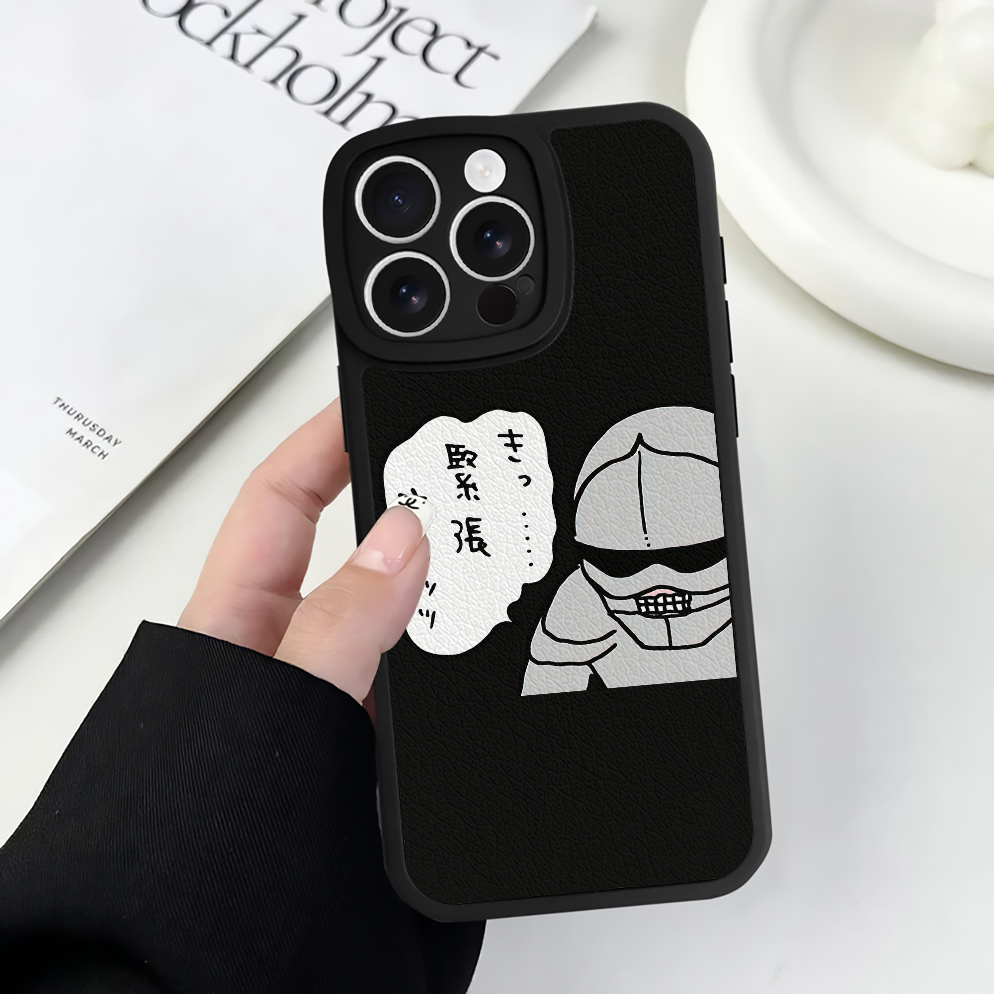 （画像用） ちいかわ 労働の鎧さん Chii-kawa Mr. Armor of Labor 【iPhone 16シリーズ対応】シリコンスマホケース（レザー調） 材質：シリコン